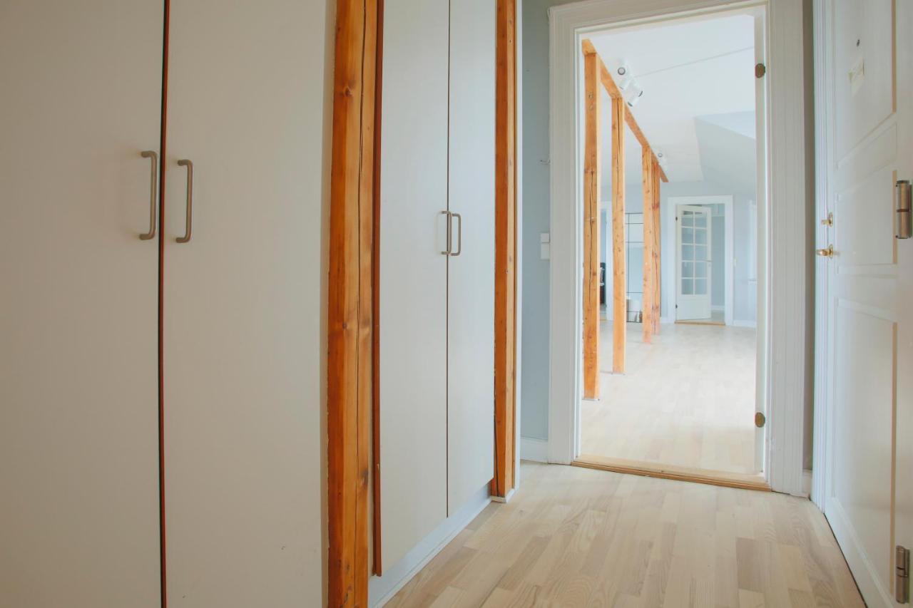 Unique 5 Bedroom W Exposed Beams In * København