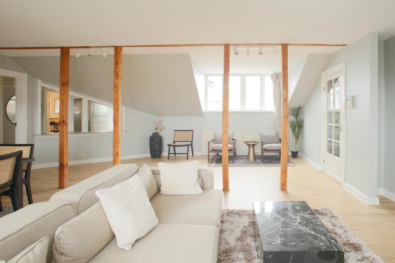 Unique 5 Bedroom W Exposed Beams In Leilighet *