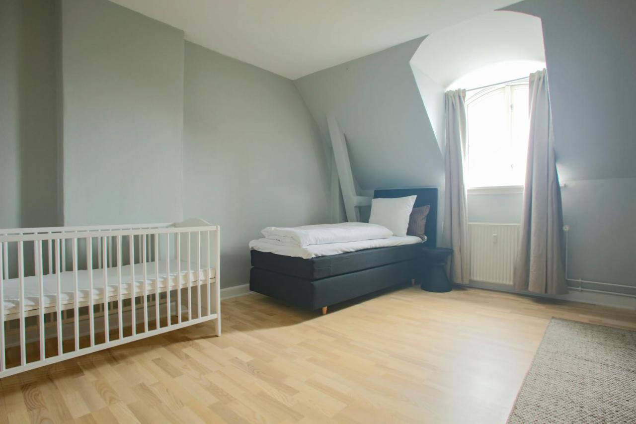 Unique 5 Bedroom W Exposed Beams In Leilighet *