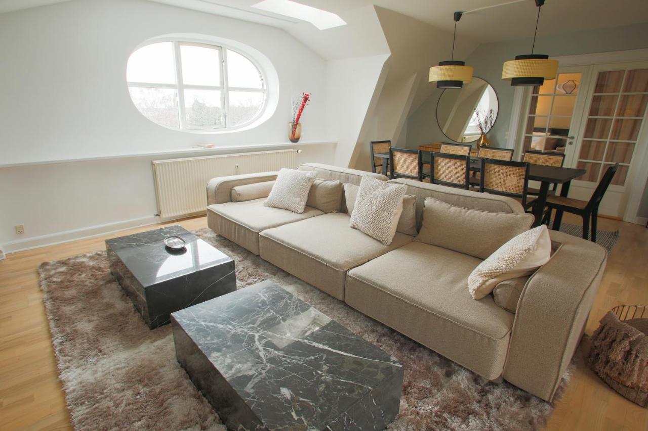 Unique 5 Bedroom W Exposed Beams In Lejlighed *