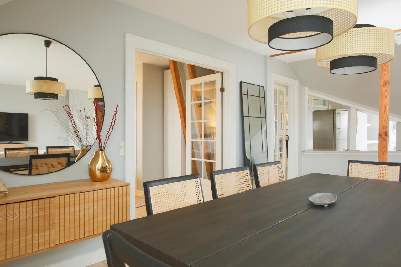 Unique 5 Bedroom W Exposed Beams In Apartment