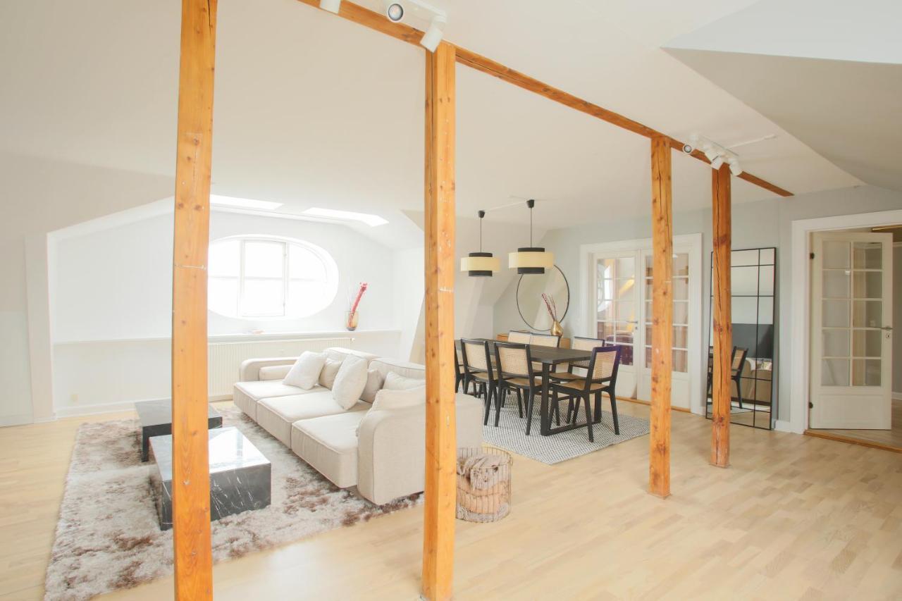 Unique 5 Bedroom W Exposed Beams In *